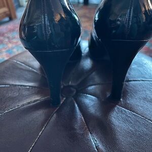 Jessica simpson Black patent leather 4 inch heels